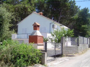 Haus in Ugljan mit Terrasse, Garten und Grill
